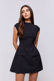 Vestido Corto de Manga Cap