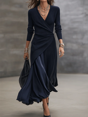 Giulia | Vestido Maxi Asimétrico con Escote en V y Paneles de Satén Azul Marino
