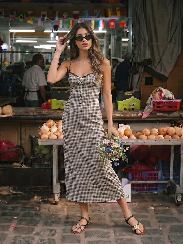 Nerea | Vestido Midi de Tirantes con Estampado Vichy y Escote Fruncido