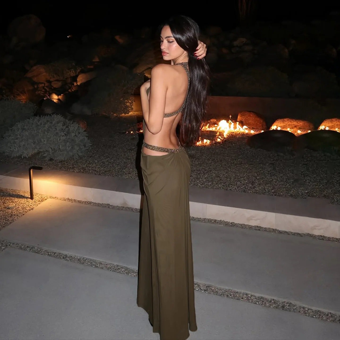 Carmen | Vestido Maxi de Gala con Espalda Abierta y Detalle de Tiras Doradas