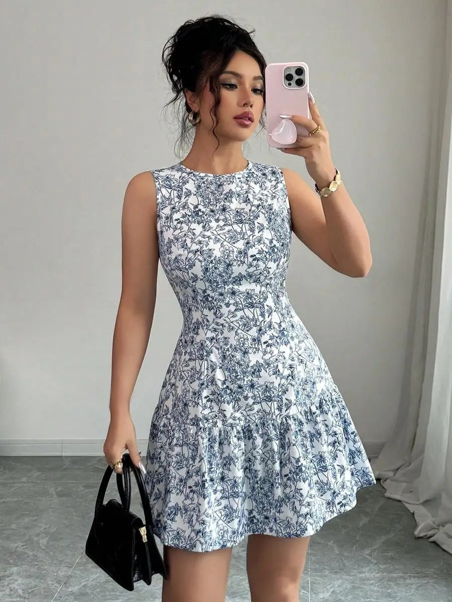 Valeria | Vestido Mini Evasé Sin Mangas con Estampado Toile y Volante