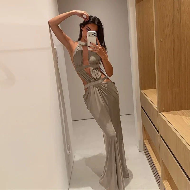 Adriana | Vestido Maxi Halter Dorado con Drapeado en el Corpete y Cut-Outs