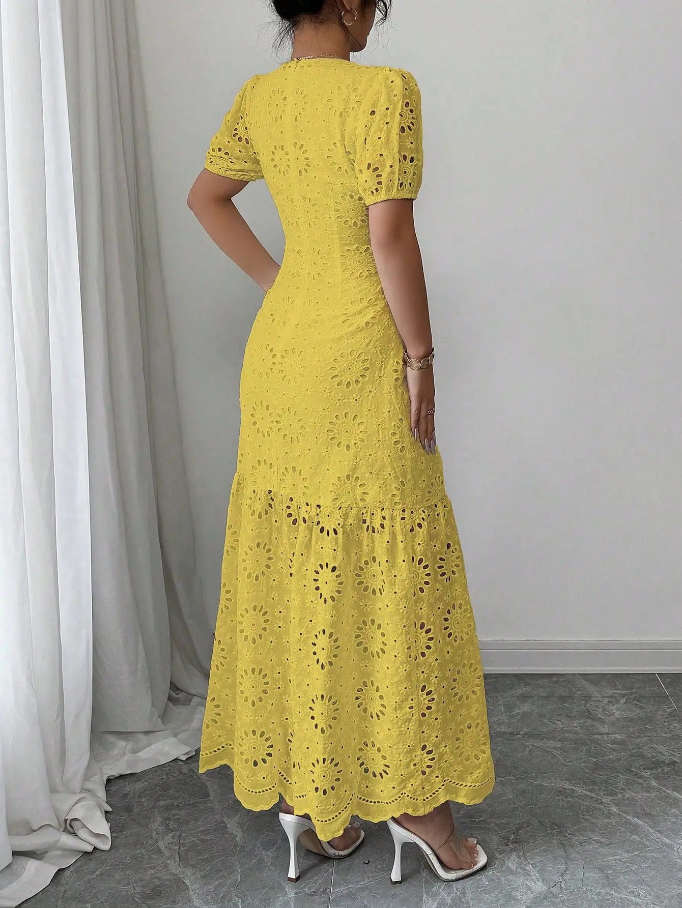 Isabel | Vestido Maxi en Bordado Inglés con Manga Puff y Escote en V