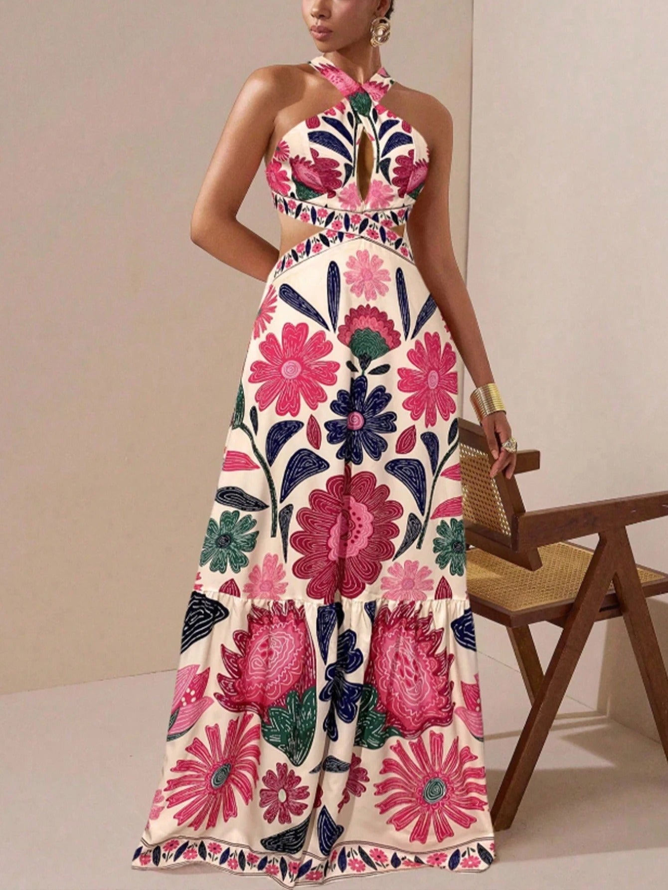 Isabel | Vestido Maxi Halter con Estampado Floral Folk y Cut-Out en la Cintura