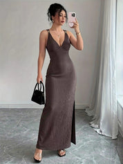 Lucía | Vestido Maxi Ajustado en Marrón con Espalda Abierta y Escote en V
