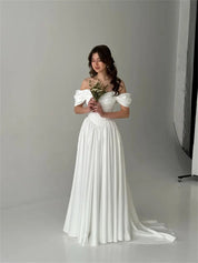 Nerea | Vestido Maxi Off-Shoulder con Drapeado en el Busto y Falda Plisada