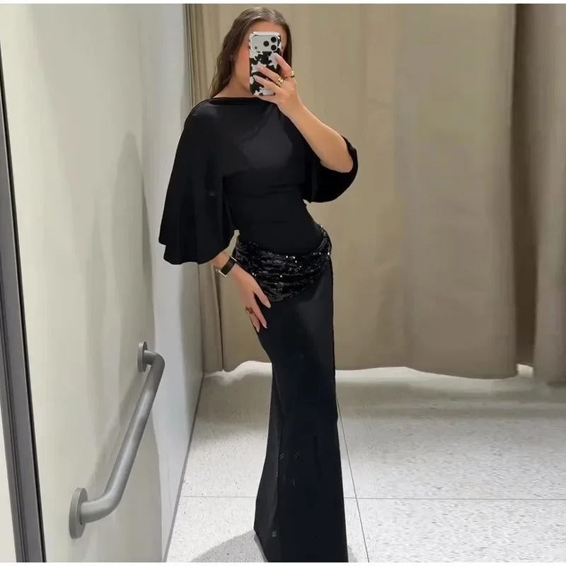 Carmen | Vestido Maxi Negro con Manga Murciélago y Cinturón con Lentejuelas