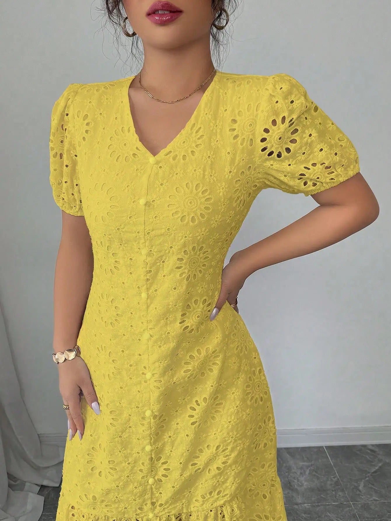 Isabel | Vestido Maxi en Bordado Inglés con Manga Puff y Escote en V