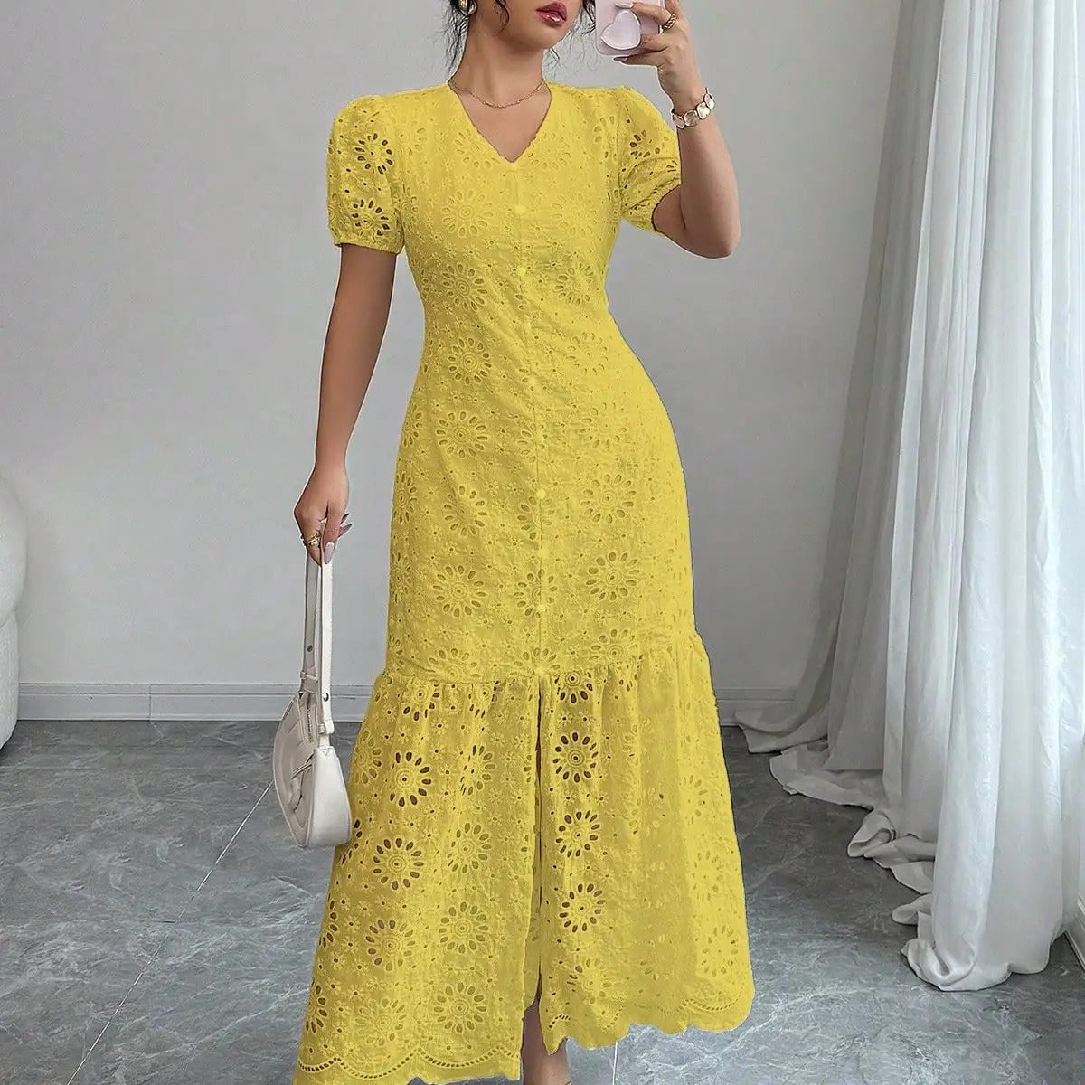 Isabel | Vestido Maxi en Bordado Inglés con Manga Puff y Escote en V