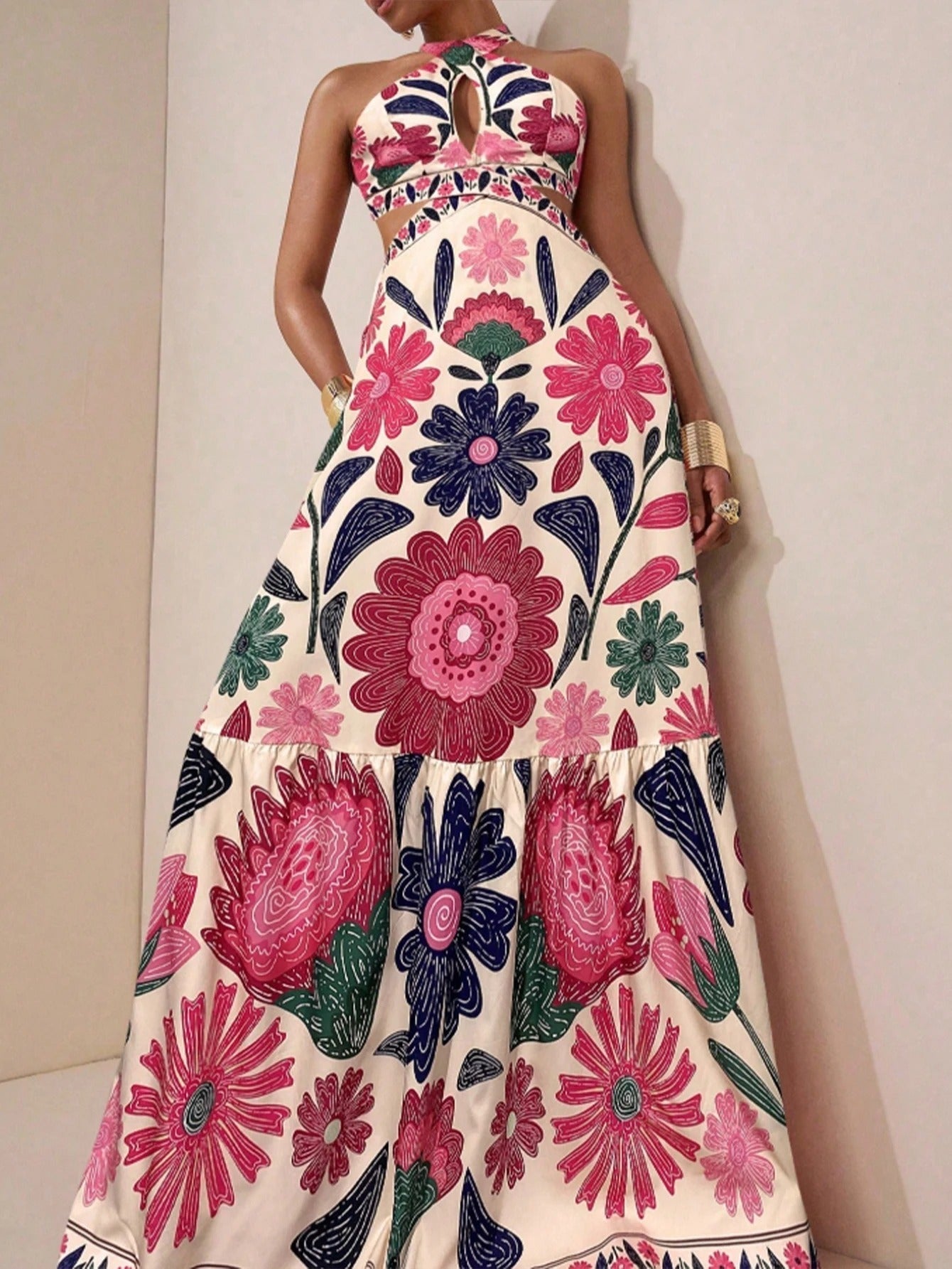 Isabel | Vestido Maxi Halter con Estampado Floral Folk y Cut-Out en la Cintura