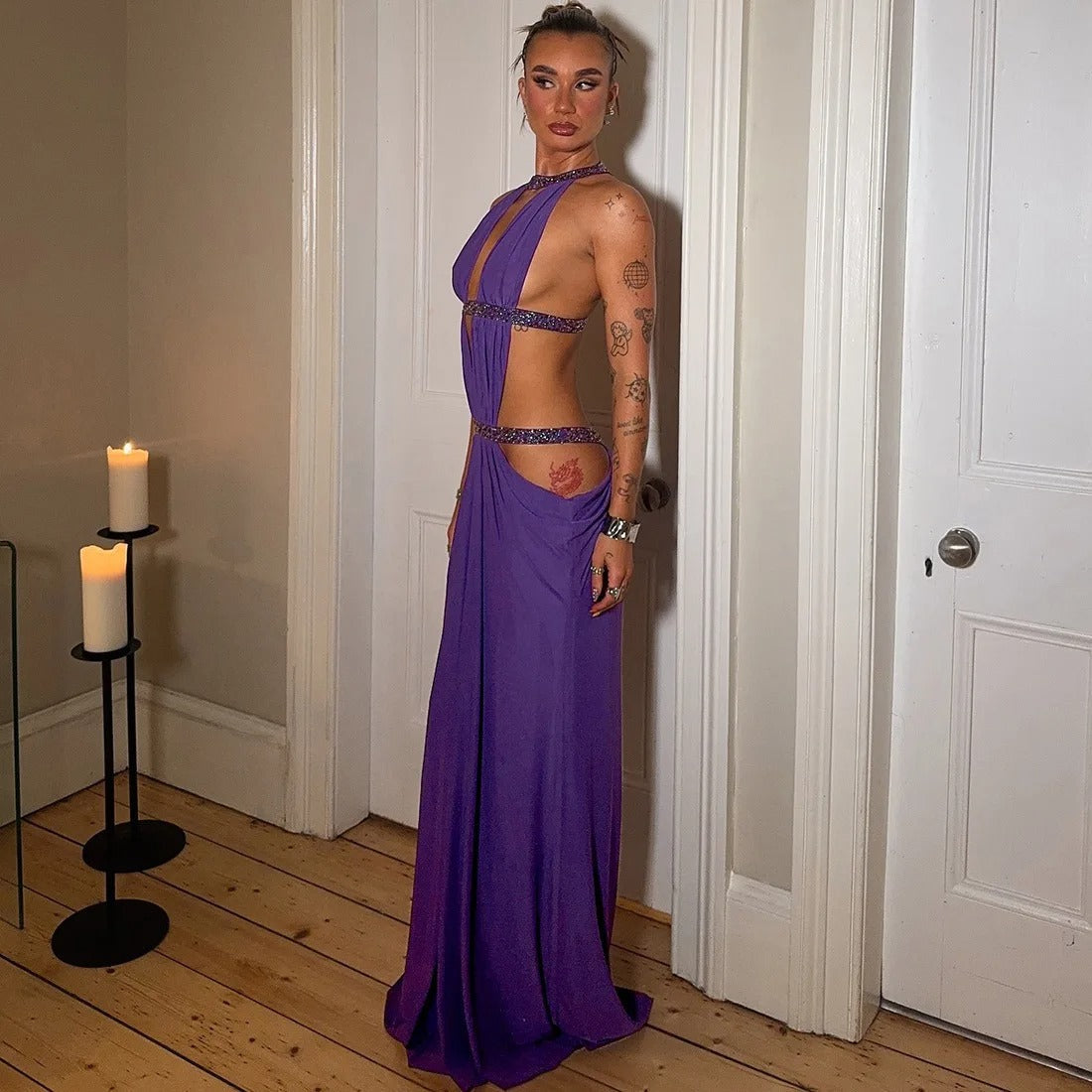 Carmen | Vestido Maxi de Gala con Espalda Abierta y Detalle de Tiras Doradas