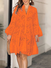 Lucía | Vestido Mini en Encaje Bordado con Escote en V y Manga Larga